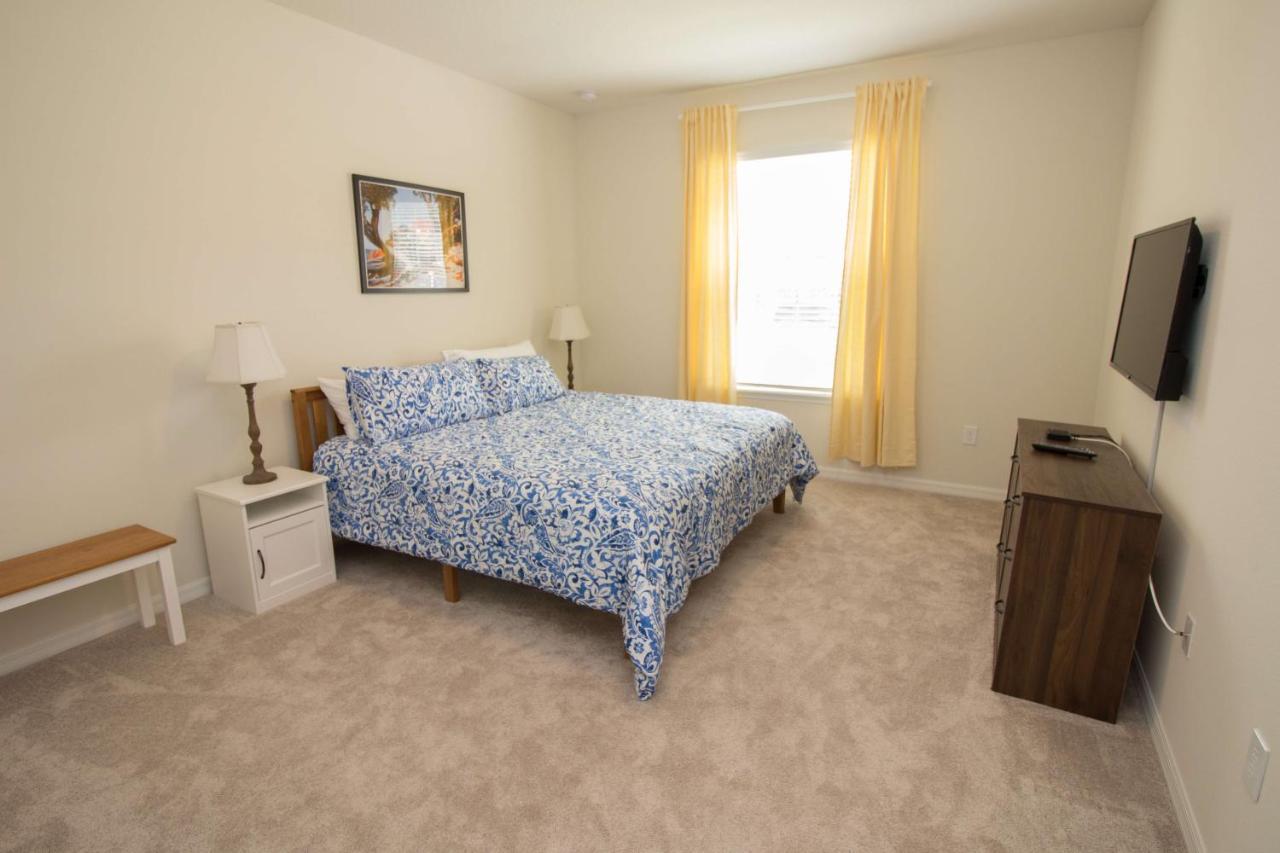 Nine-Bedroom House,1010405353:JPEG