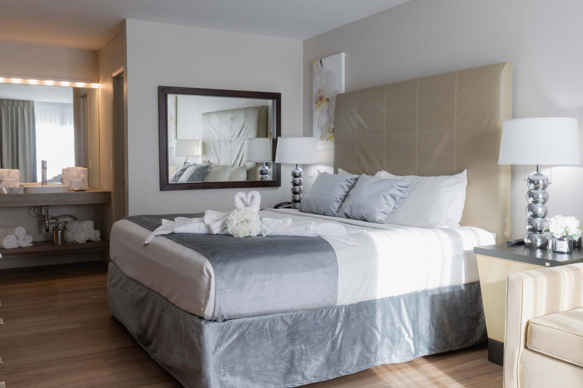 Elite King Room with Roll-In Shower - Mobility and Hearing Accessible/Non-Smoking,1583137944:JPEG