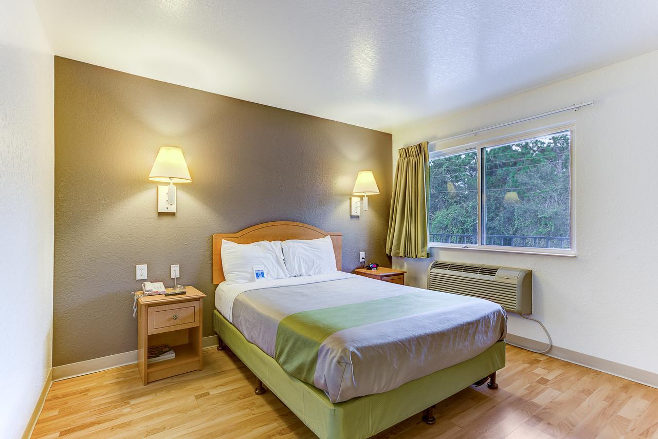 Chambre Lit Queen-Size - Non-Fumeurs