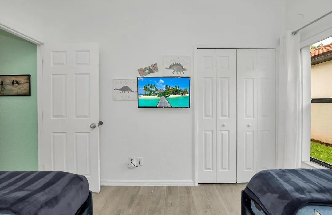 4Br Family Home - Private Pool, Bbq, And Games!-1
