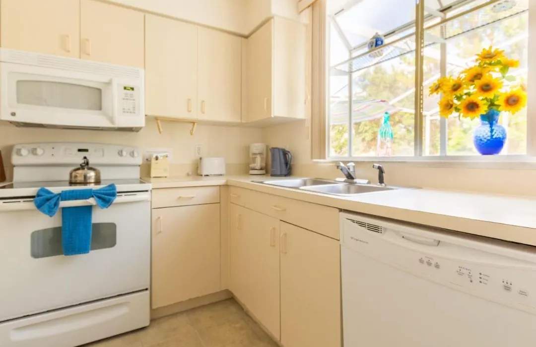 Sunshine, Love, And Happiness In A Home Thats Cute As A Button - 3Bd 2552-1