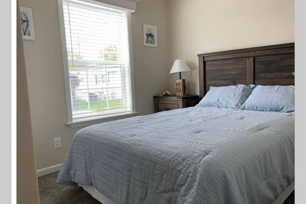 Resort Cottage Near Parks At Great Price!-1