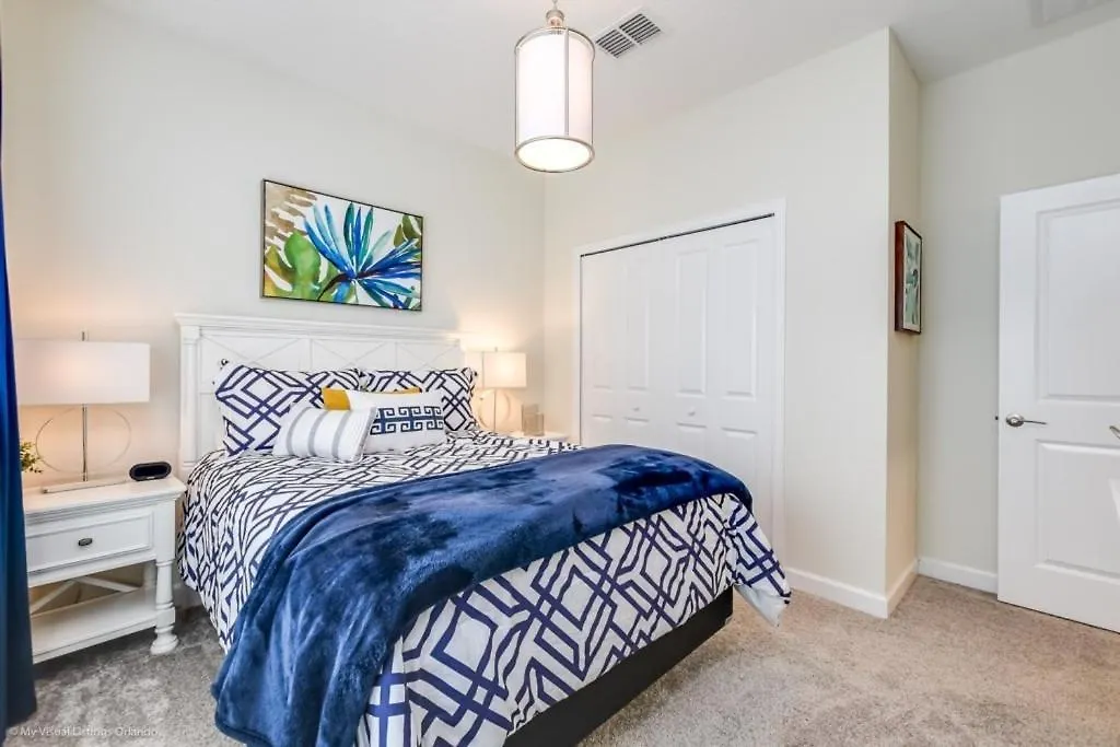 Amazing 5 Bedroom 4 Bathroom Storey Lake 4811Ll Townhouse-1