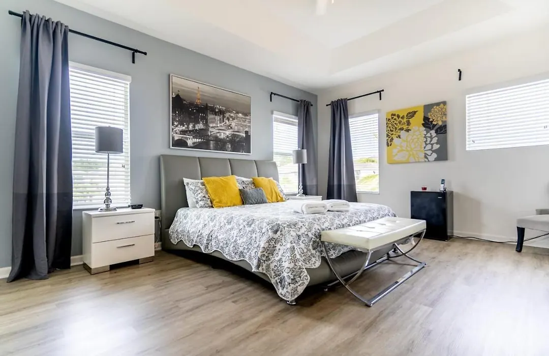 Luxury Lush Villa - F01-1