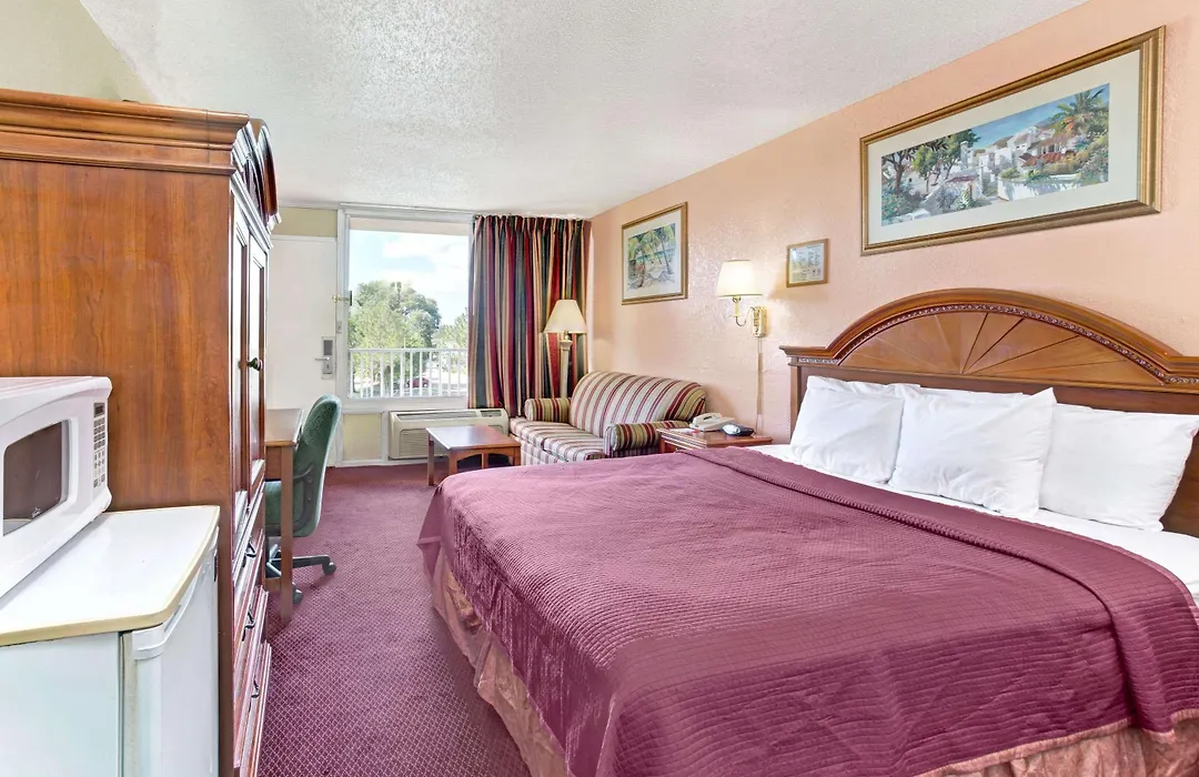 Howard Johnson By Wyndham Tropical Palms Kissimmee-1