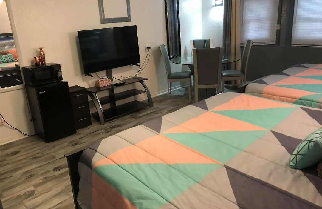 Deluxe Studio & Pet Friendly-1