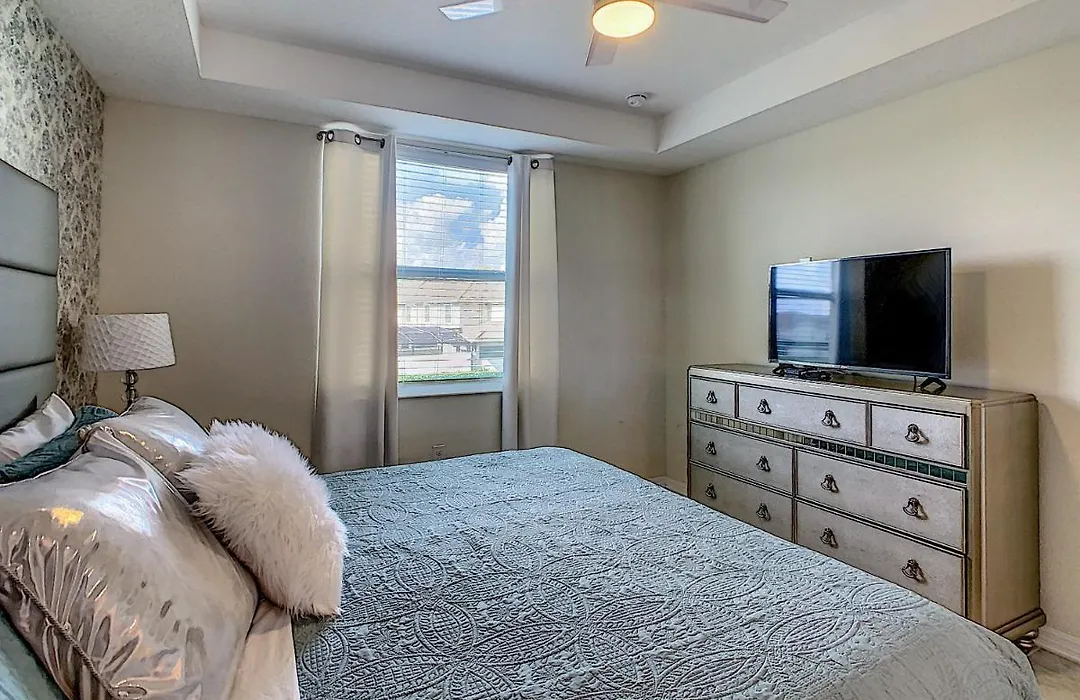 Luxury Brand New 2 Bedroom Apt Near Disney!-1