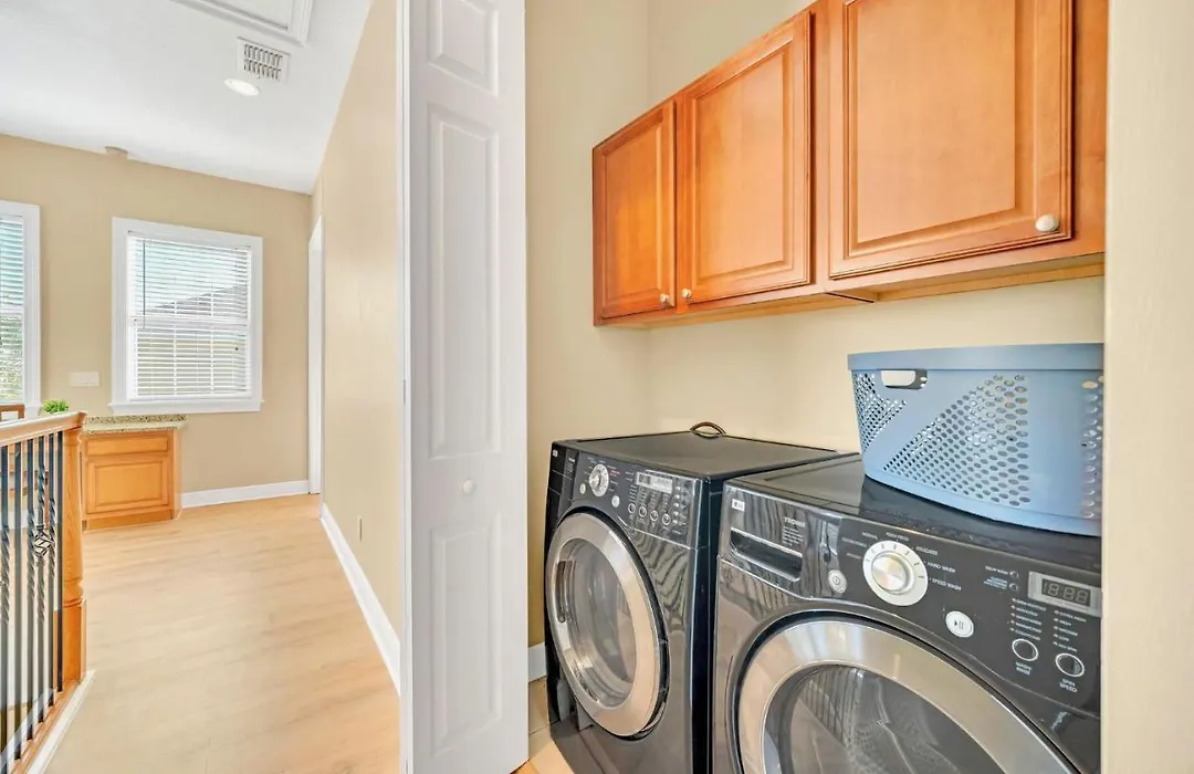 Gorgeous 4Br Home With Hot Tub And Games Room-1