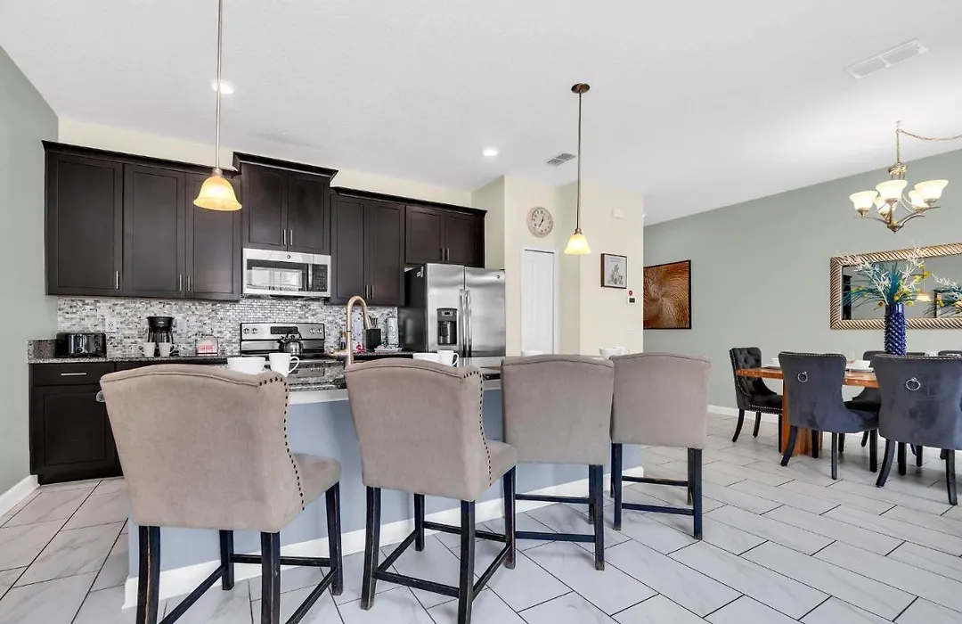 Beautiful 4 Bed 3 Bath Townhome With Splash Pool-1