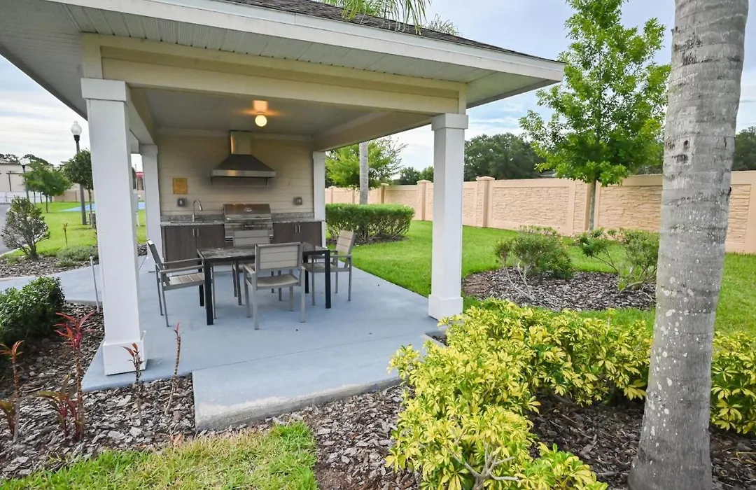 Vibrant Family Home 10 Mins From Disney-1