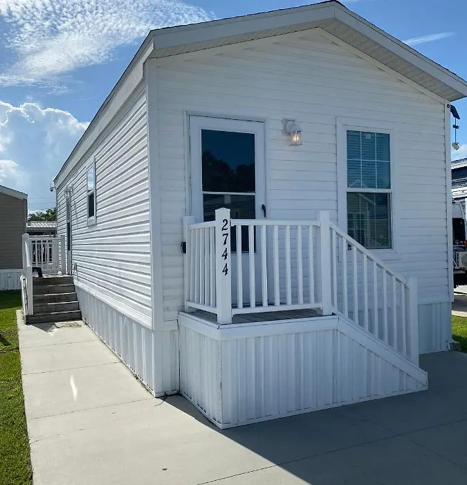 Cozy Tiny Home Near Disney World & Orlando Parks!-1