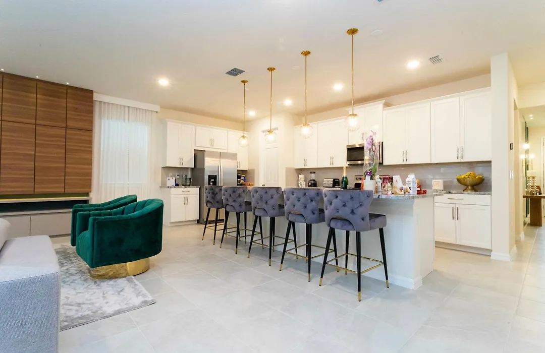 Relax Play: Spacious Themed Retreat In Solara-1