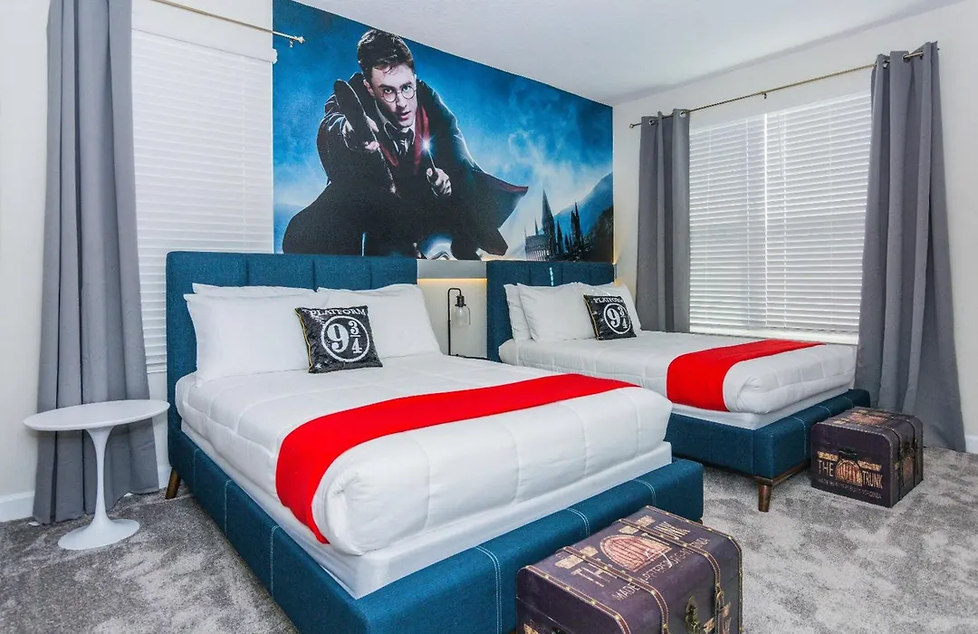Gorgeous 5 Beds Home With Game Room And Pool-1