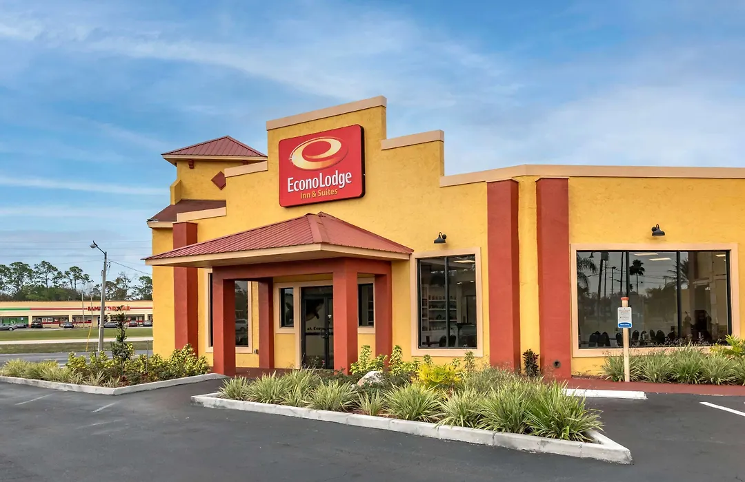 Econo Lodge Inn & Suites Maingate Central-1