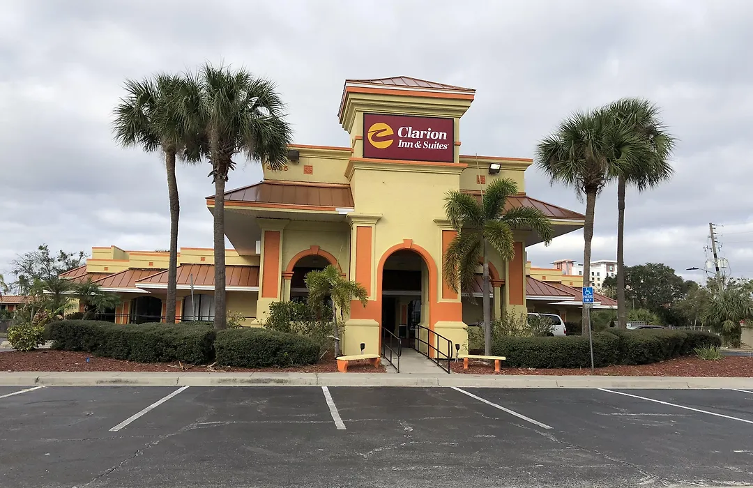 Clarion Inn & Suites Kissimmee-Lake Buena Vista South-1
