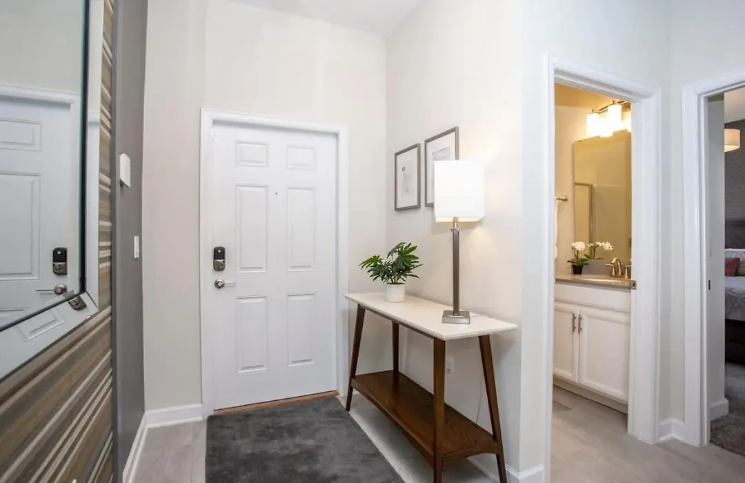 Luxurious 4Bd Home W/ Pool 4983-1