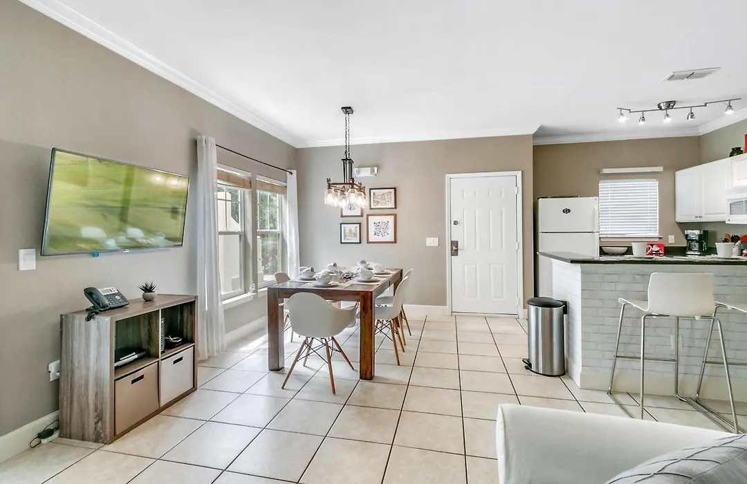 4 Bd 3 Ba Lucaya Village 4-105-1