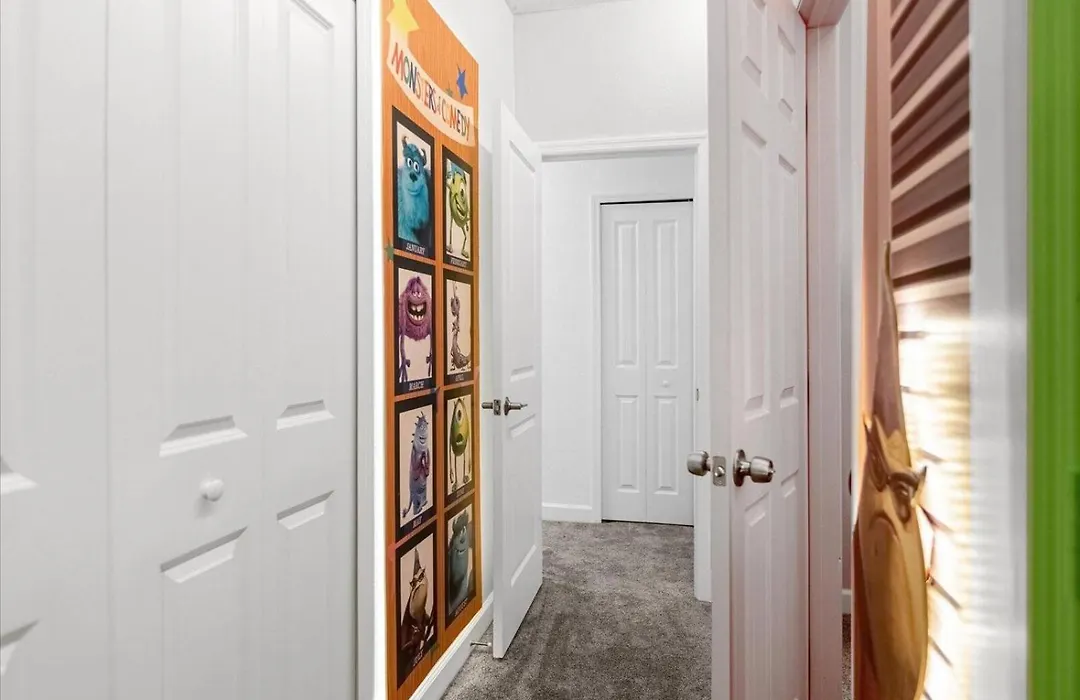 6 Bedrooms 5 Bathrooms Storey Lake 2660 Ss-1