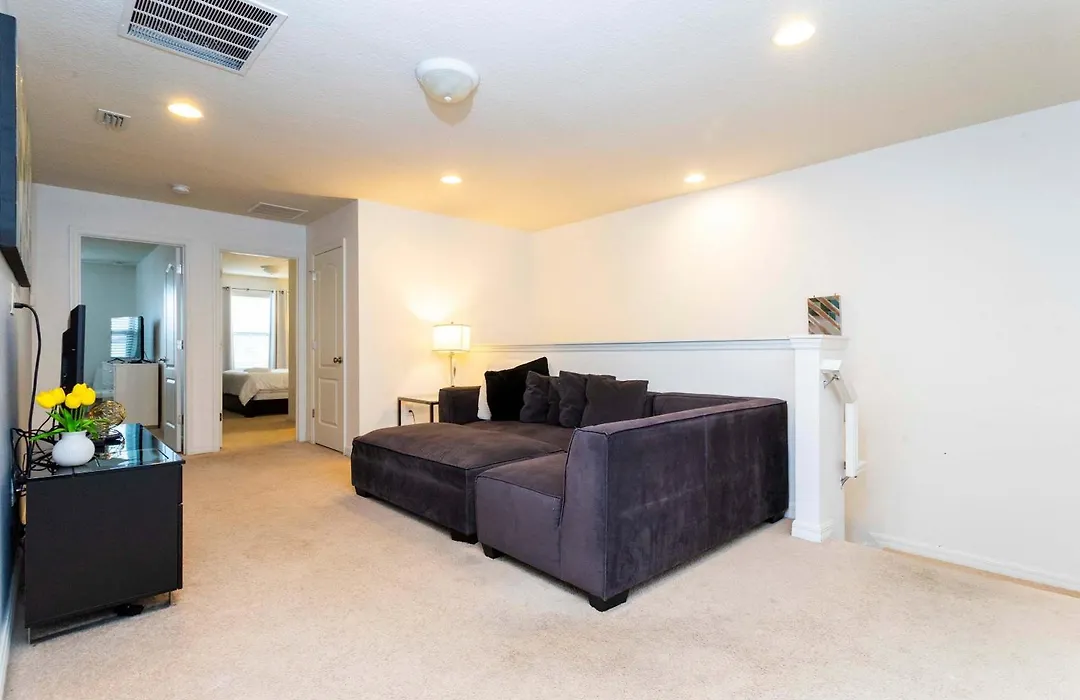 9035Rs-Svh Amazing Townhome For Your Family!-1