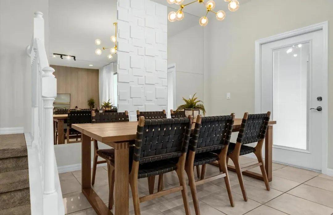 5 Bd 45 Ba Windsor At Westside 8924 Sa-1