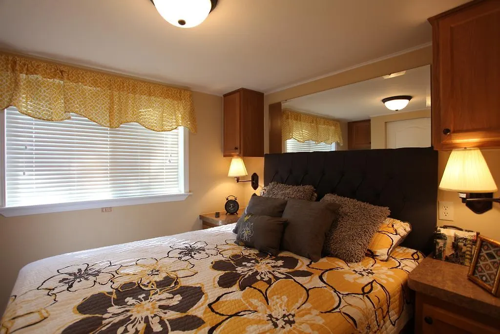 Lake Magic Loft Cottage 11-1