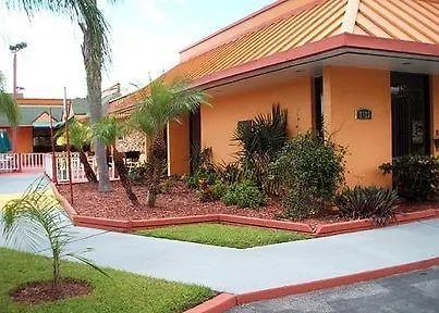Econo Lodge Inn & Suites-1