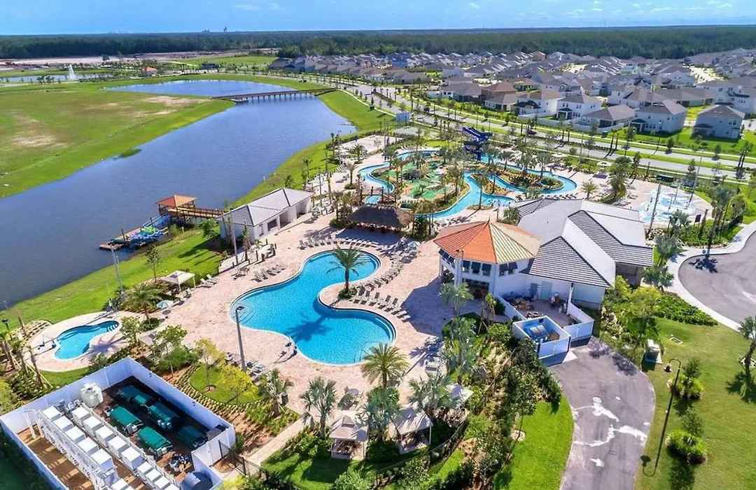 Modern Lakeside 2Br With Console & Waterpark-1