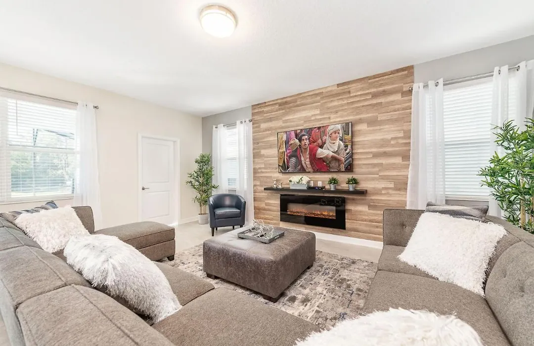 Beautiful Home With Game Room-1
