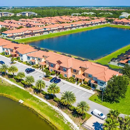 Contemporary 4 Bed 3 Bath Town Home With Upgrades, Private Pool I Close To Disney, Shopping-3