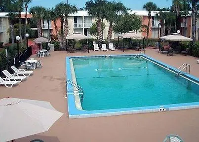 Econo Lodge Inn & Suites-2