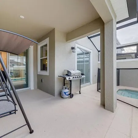Newly Listed Townhouse Storey Lake, Free Waterpark-3