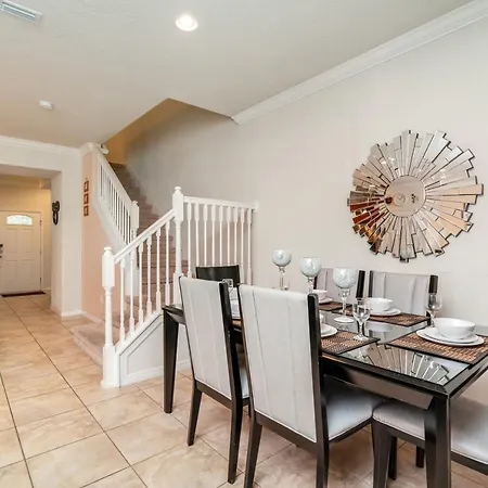 5-Bedroom Home With Private Pool -15 Mins From Disney--3