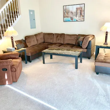 Fabulous 3 Bedrooms Townhouse In Gated Community-2