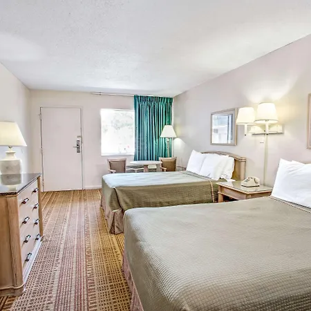 Super 8 By Wyndham Kissimmee-2
