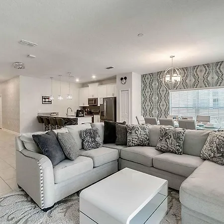 5 Bedrooms - 4 Bathrooms - Storey Lake 4823 Ml-2