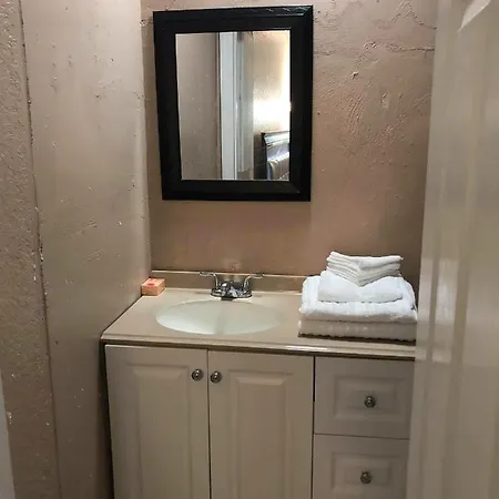 Deluxe Studio & Pet Friendly-2