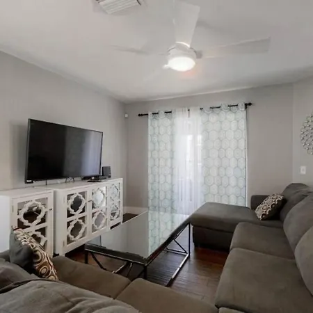 Cheerful And Spacious Home W/ Private Pool Near Disney World-3