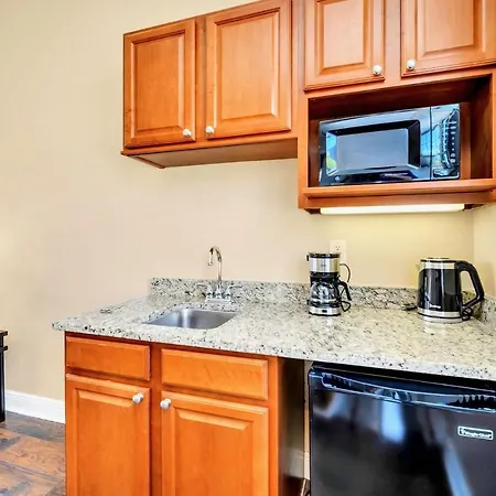 Gorgeous 4Br Home With Hot Tub And Games Room-2