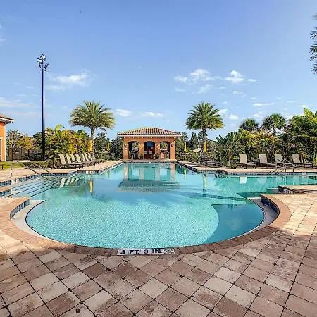 King Bed, Great Amenities, And Disney Calling You-3