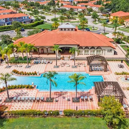 6 Bedroom Luxury Pool Home, Ensuite Bathrooms-3