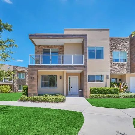 Beautiful 4 Bed Condo In Magic Village-3