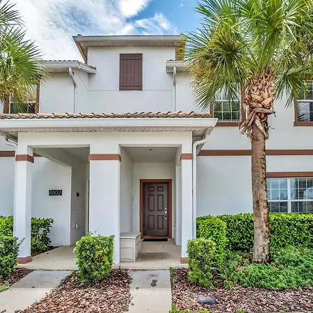 Beautiful 4 Bed 3 Bath Townhome With Splash Pool-2