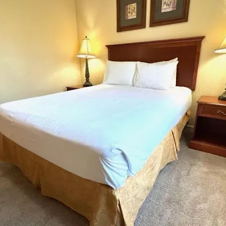 Relaxing 3 Bed 2 Bath Condo In Tuscana Resort-2