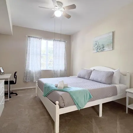Sunshine Retreat 4 Bed Town Home-2