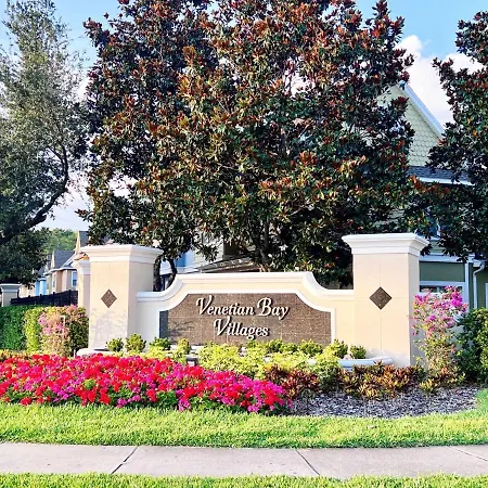 Sunshine Retreat 4 Bed Town Home-3