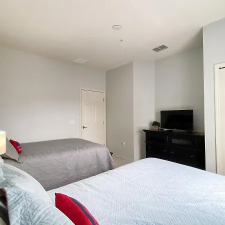 Vibrant Family Home 10 Mins From Disney-3