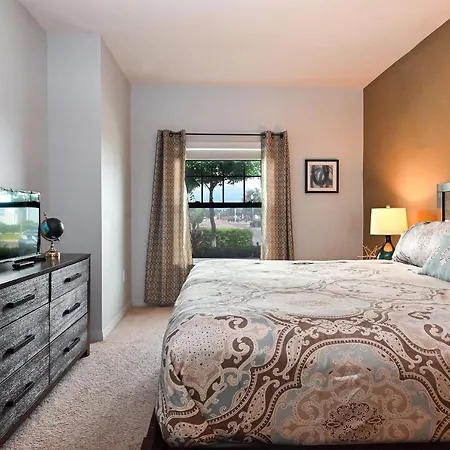 Vibrant Family Home 10 Mins From Disney-2