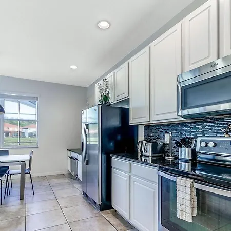 Comfy 4 Bedroom Townhouse With Pool Near Disney-3