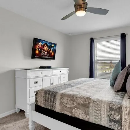 Comfortable 5 Bedroom Vacation Home-3