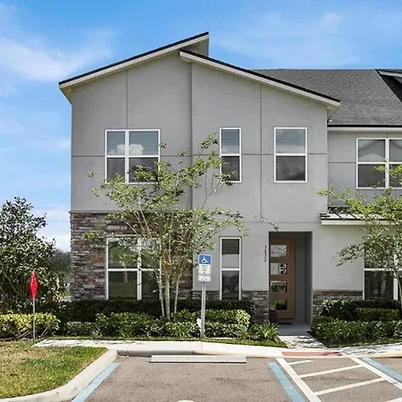 Comfortable 5 Bedroom Vacation Home-2